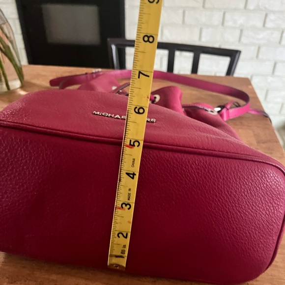 Michael Kors Jules Drawstring Large Handbag adjustable Strap Dark Pink Leather - Picture 14 of 16